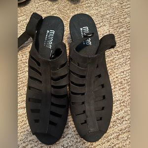 Women’s sling back black open toe shoe. Size 9N.